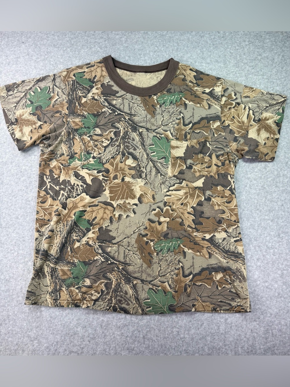 Vintage Men's Short Sleeve Advantage Camo Leaf Print Tee - size M/L